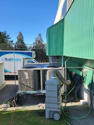 Duct cleaning in progress 10