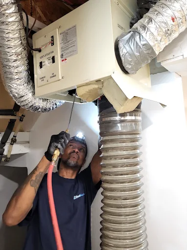 Duct cleaning in progress 4